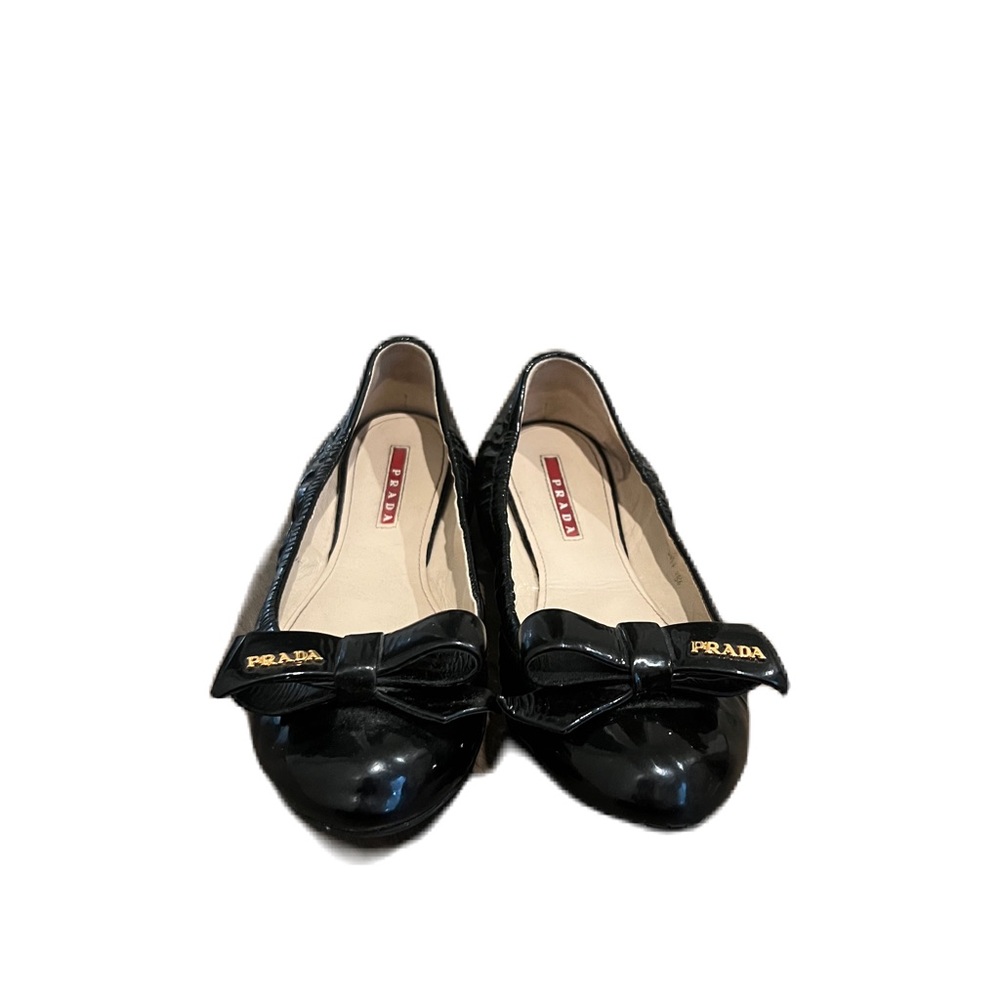 Prada flats, good condition only worn a few times.